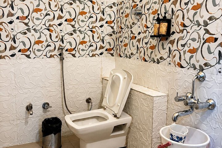 Room 20 of 33