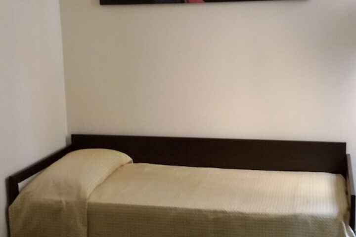 Room 6 of 36