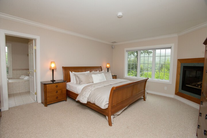 Deluxe King Bed (17 of 119)