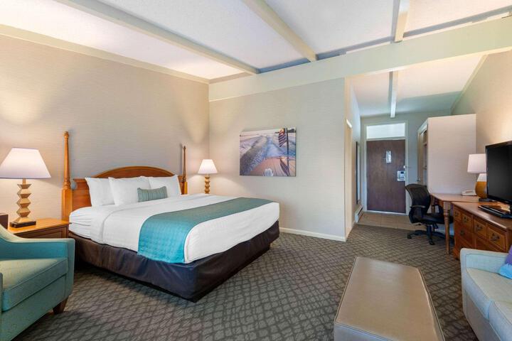 Business Queen Bed (6 of 9)