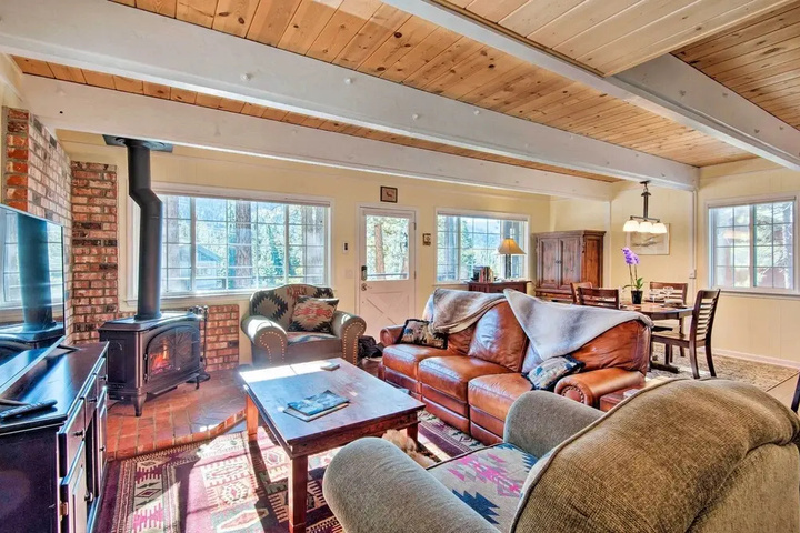 Image of South Lake Tahoe Home w / Deck & Mountain View!