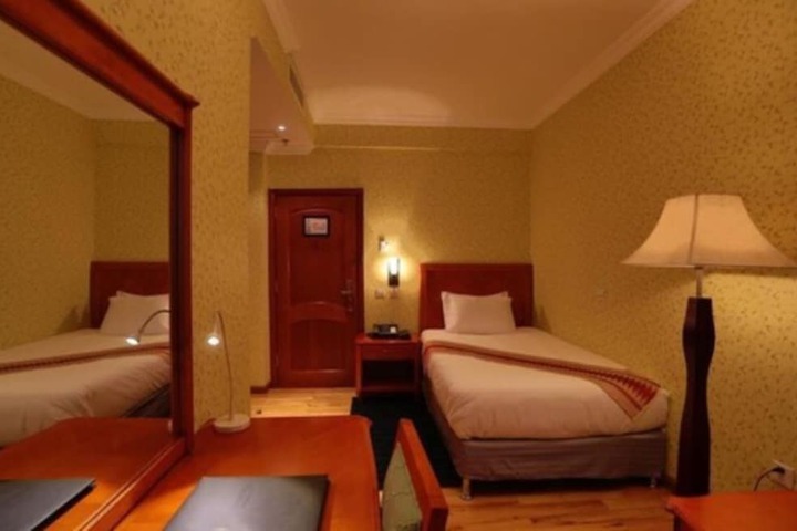 Room 16 of 42