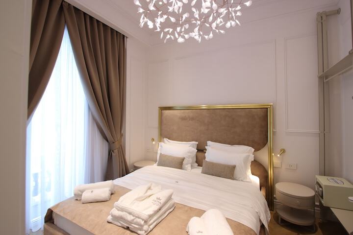 Room 8 of 49