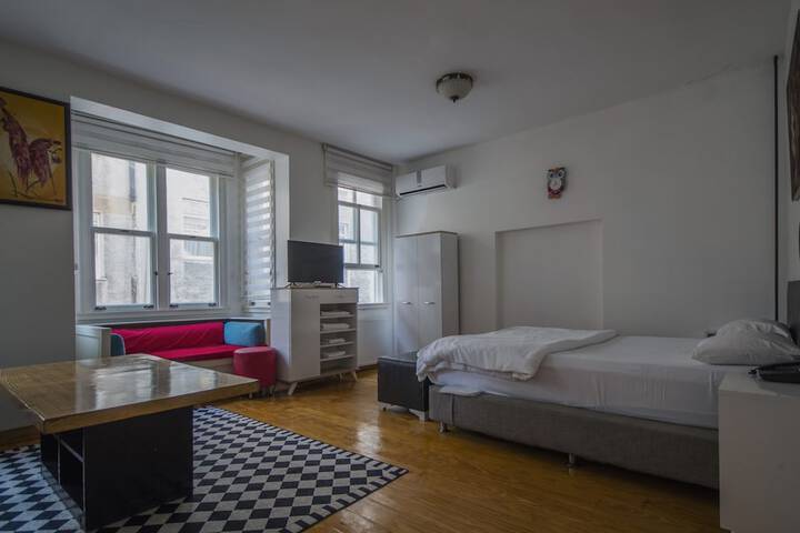 Room 83 of 99