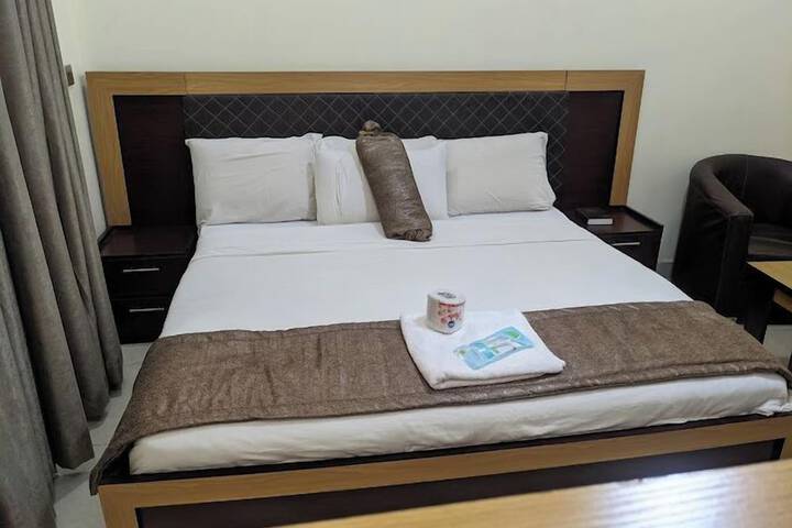 Room 9 of 47