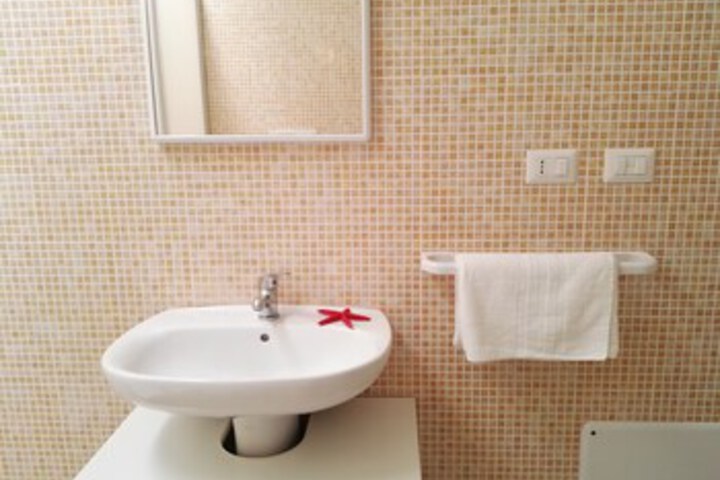 Room 5 of 32