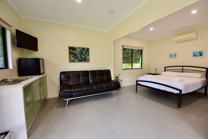Room 13 of 37