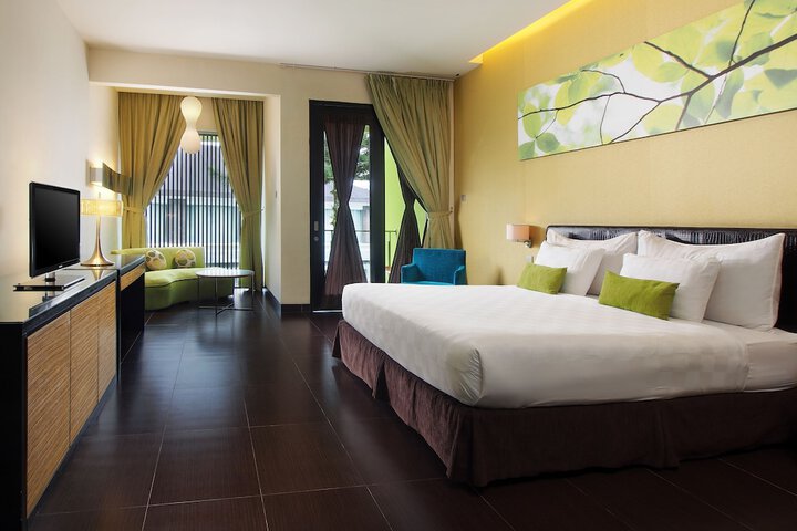 Room 4 of 18