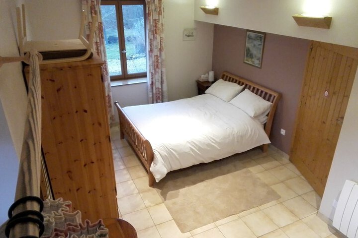 Room 10 of 18