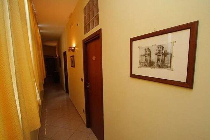 Ballroom/Hall 44 of 58