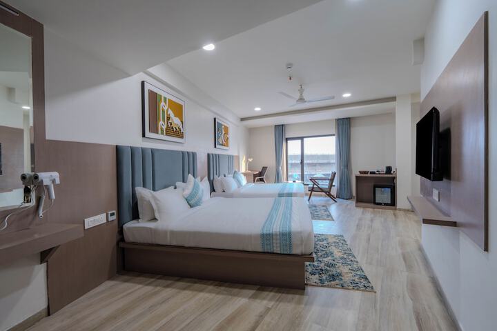 Room 10 of 28