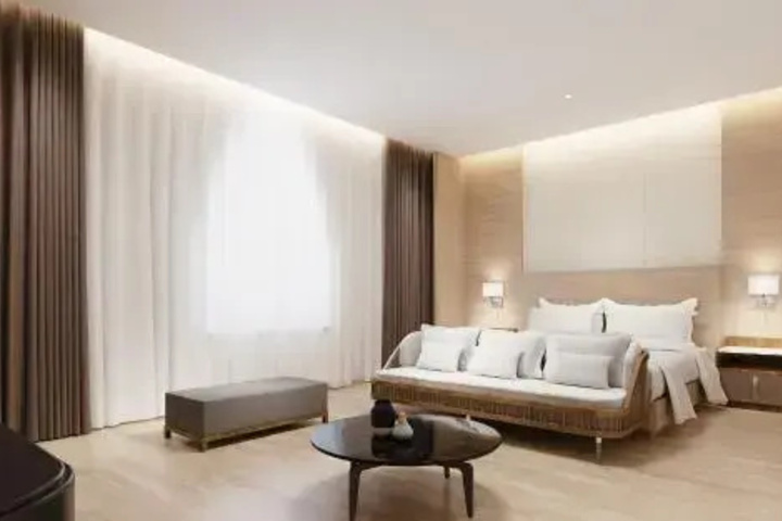 Room 6 of 12