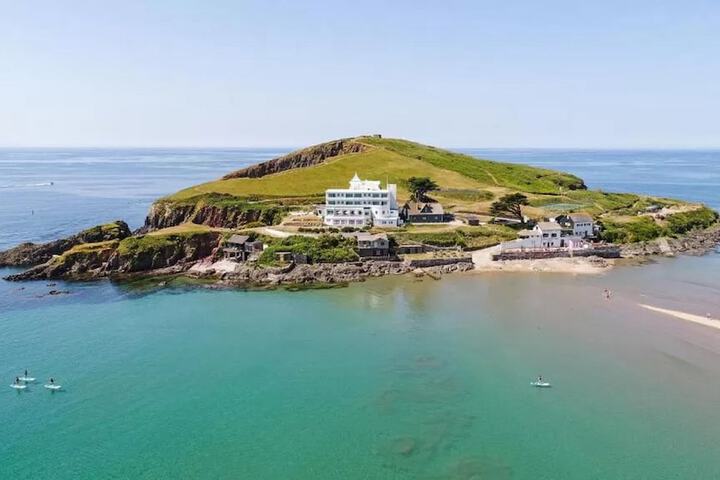 Burgh Island Hotel in Kingsbridge