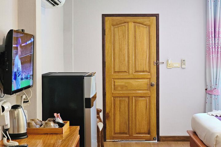 Room 93 of 152