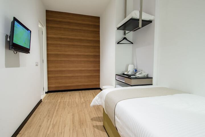 Room 16 of 38