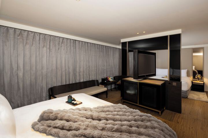 Room 8 of 27