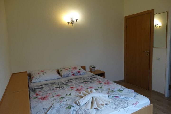 Room 8 of 26