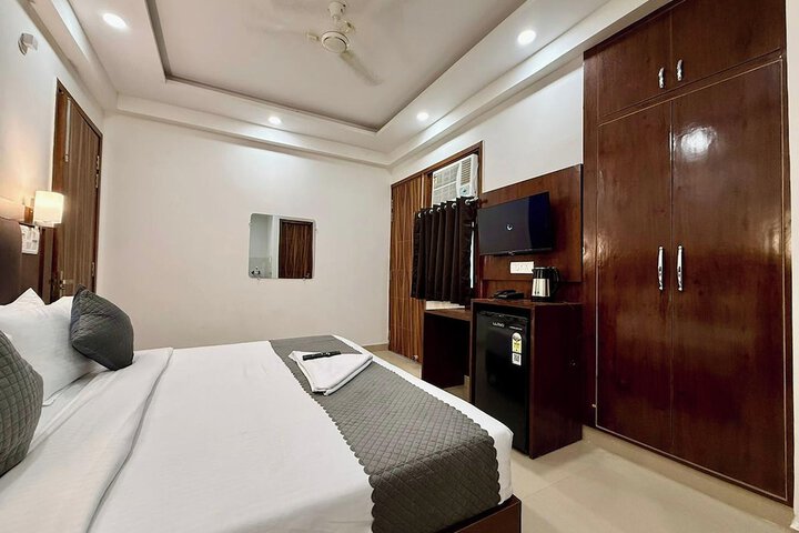 Room 12 of 26