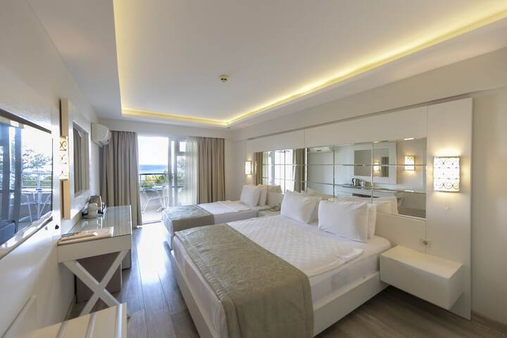 Room 4 of 97