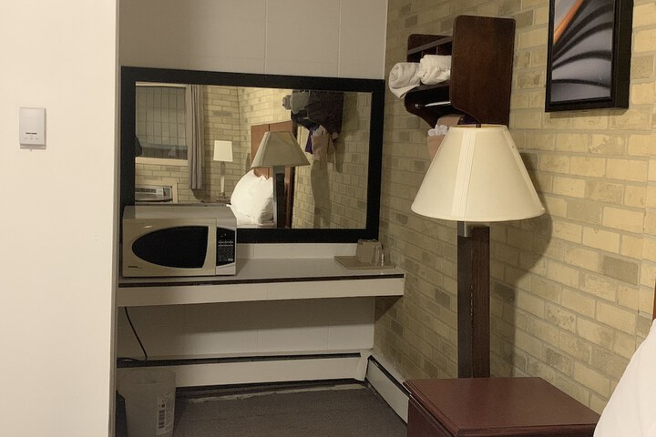 Room 8 of 12