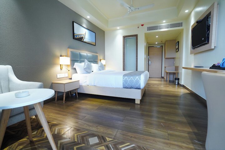Room 10 of 38