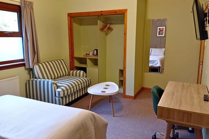 Room 3 of 28