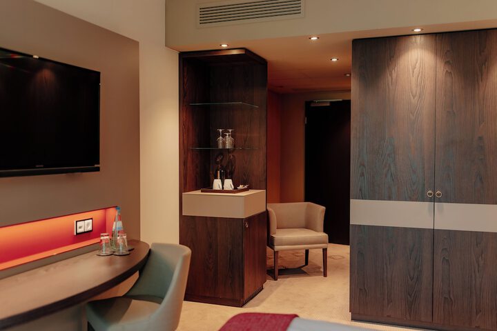 Room 8 of 48