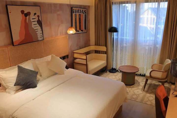 Room 7 of 20