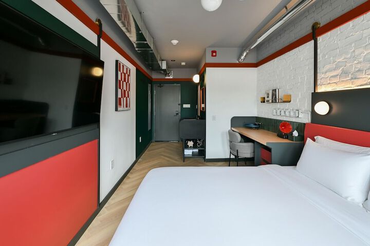 Room 15 of 40