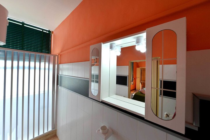 Room 12 of 73