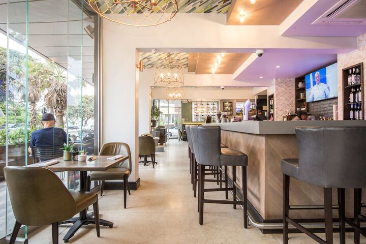 Lounge 126 of 137