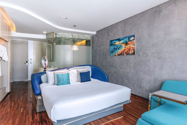 Room 34 of 148