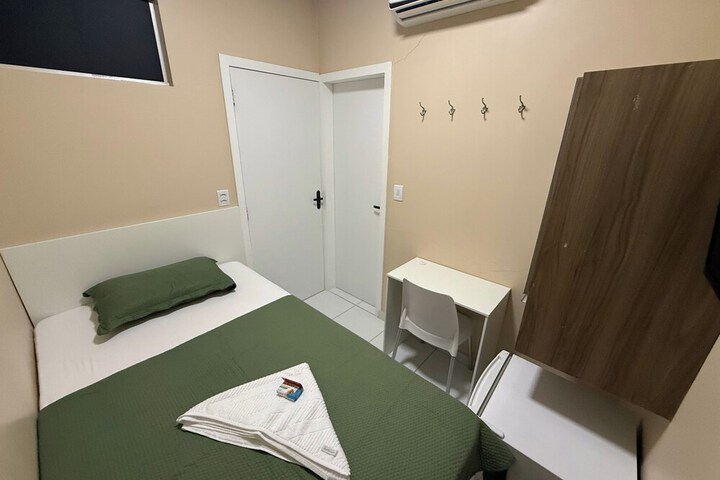 Room 25 of 76
