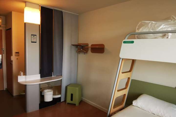 Room 6 of 40