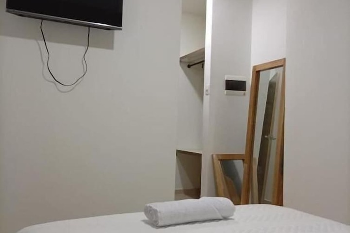 Room 5 of 125