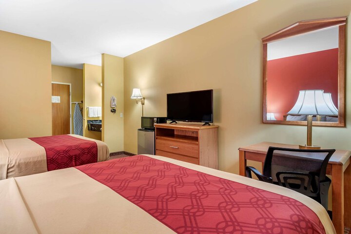 2 Double Beds (7 of 19)