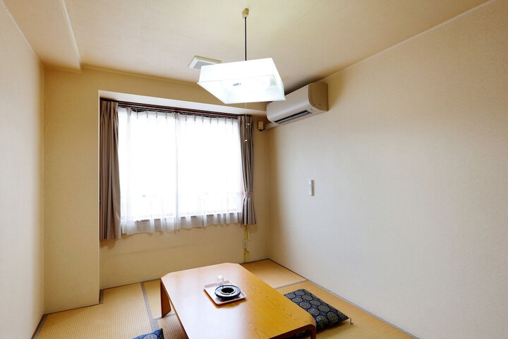 Room 11 of 64