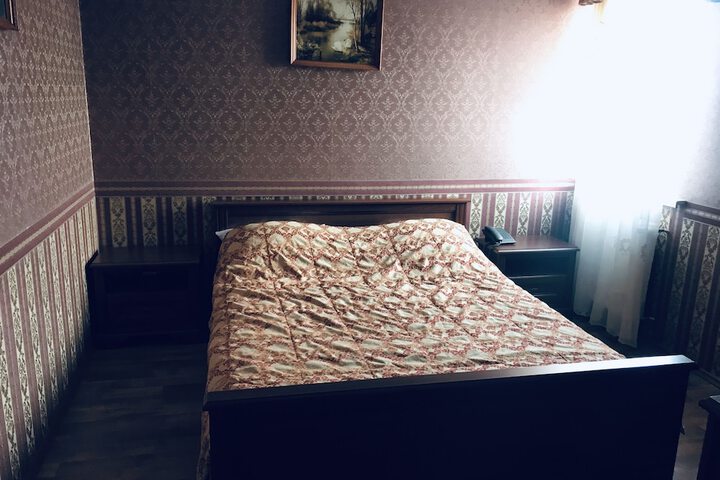 Room 4 of 7