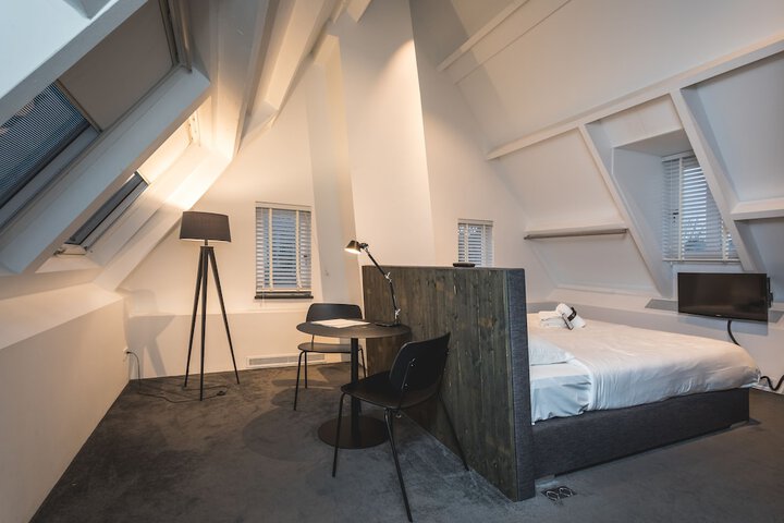 Room 20 of 214
