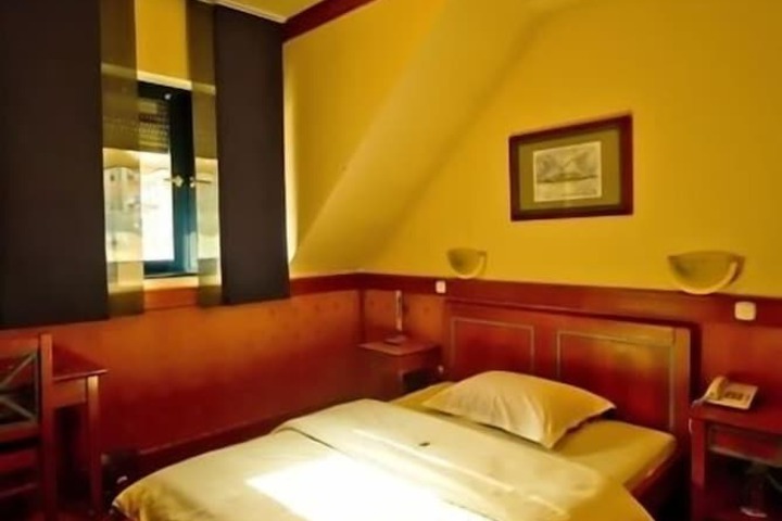 Room 18 of 40