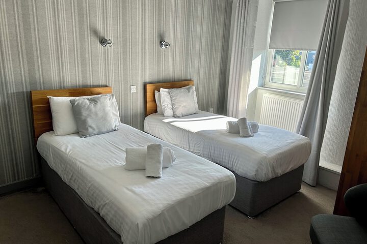 Room 14 of 142