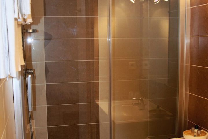 Room 15 of 32