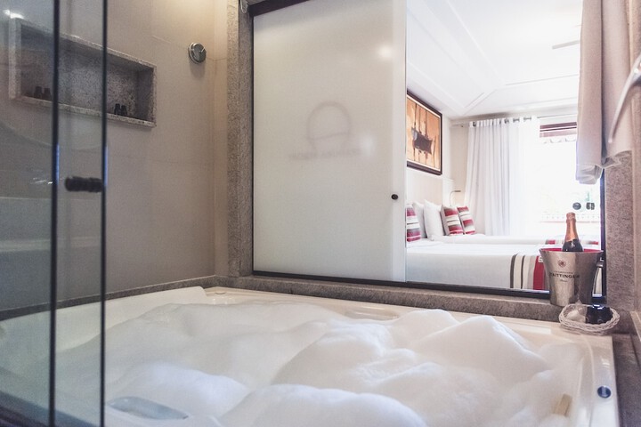 Room 30 of 87
