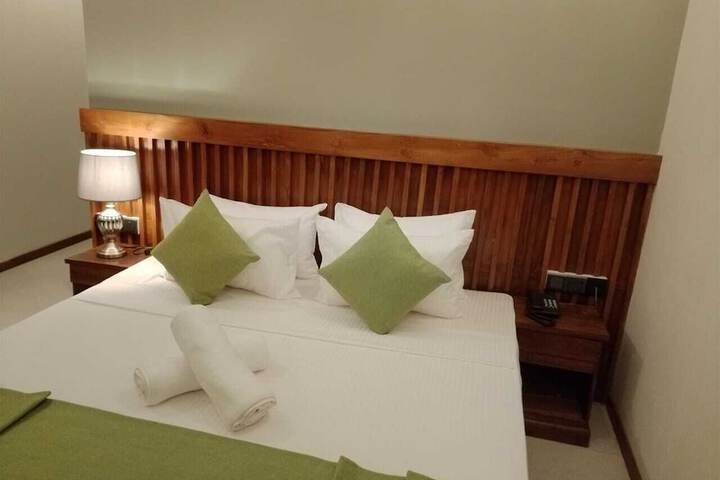 Room 4 of 77