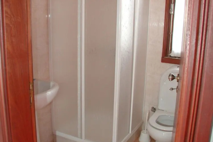Room 7 of 11