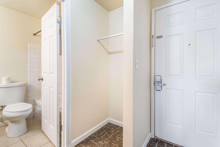 Room 18 of 28