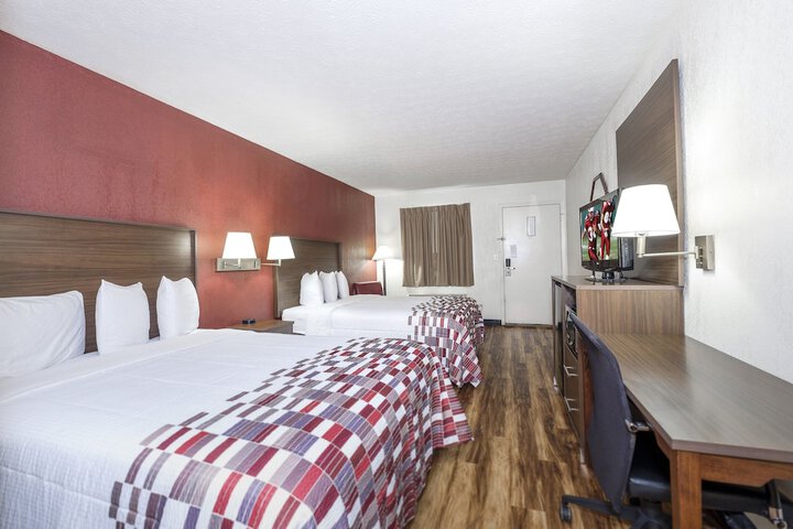 Deluxe 2 Double Beds Accessible (3 of 4)