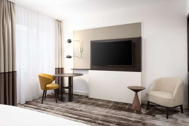 Room 15 of 98