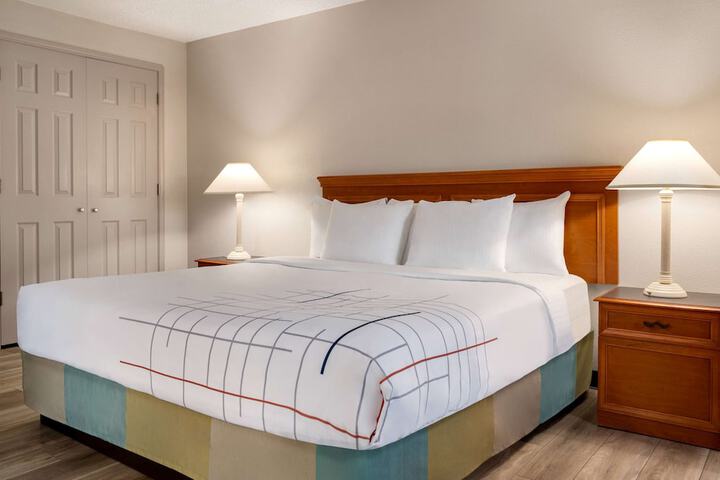 1 King Bed Accessible (12 of 23)