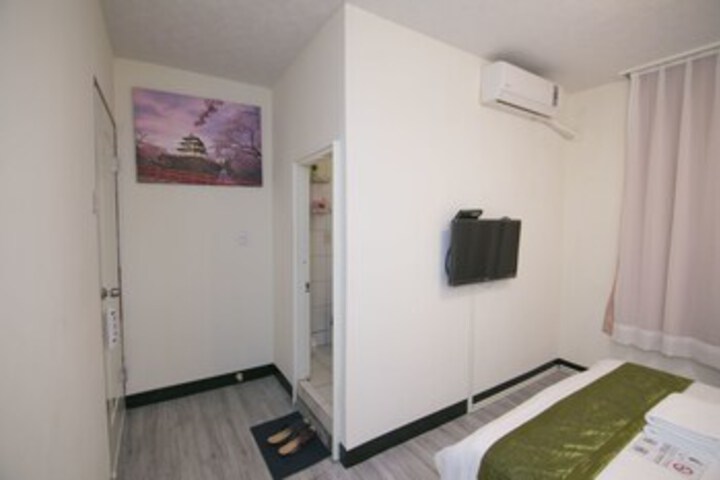 Room 26 of 35